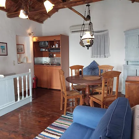 Elma's - Traditional Blue ηouse Avra